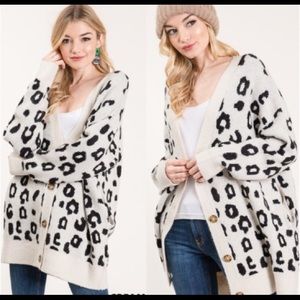 Oversized leopard sweater